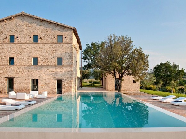 Casa Olivi – Ferienhaus in Italien mit Infinity-Pool und Blick auf die sanften Hügel der Marken